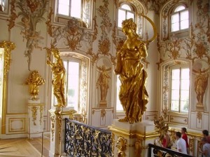 Grand_Peterhof_Palace-main_staircase1