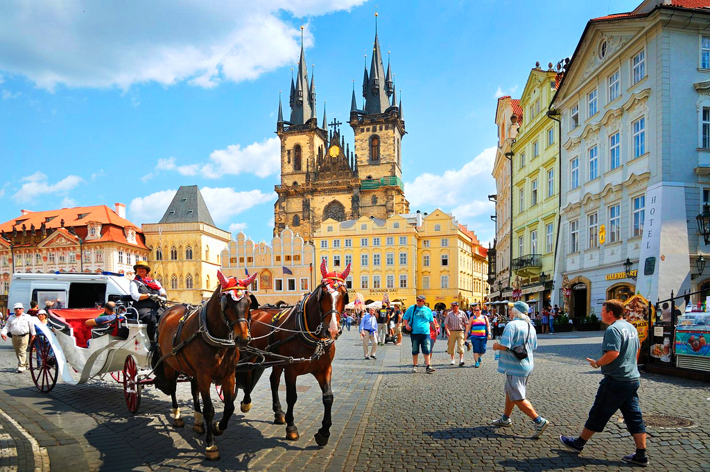 Въезд в центр Праги на авто станет платным, дешевеет общественный транспорт