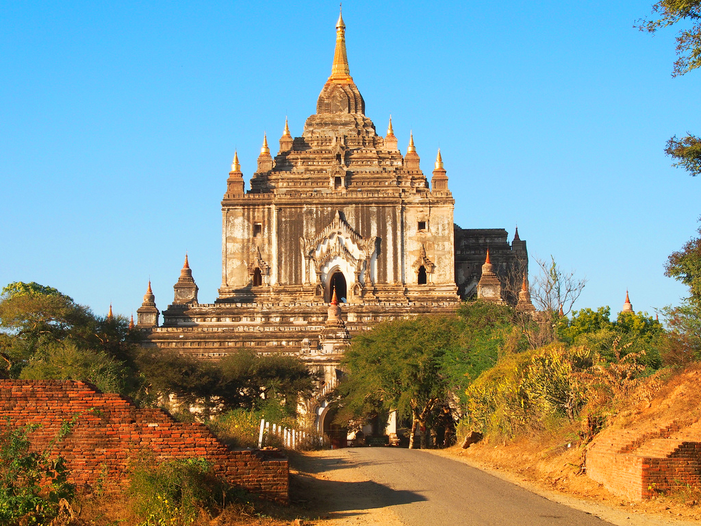 Храм Татбьиньи, Баган, Мьянма