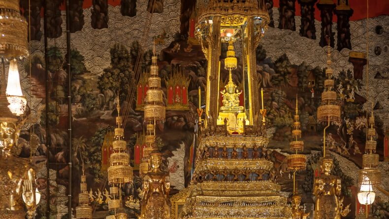 Храм Изумрудного Будды в Королевском дворце Бангкока