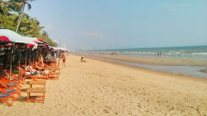 Пляж Джомтьен в Паттайе