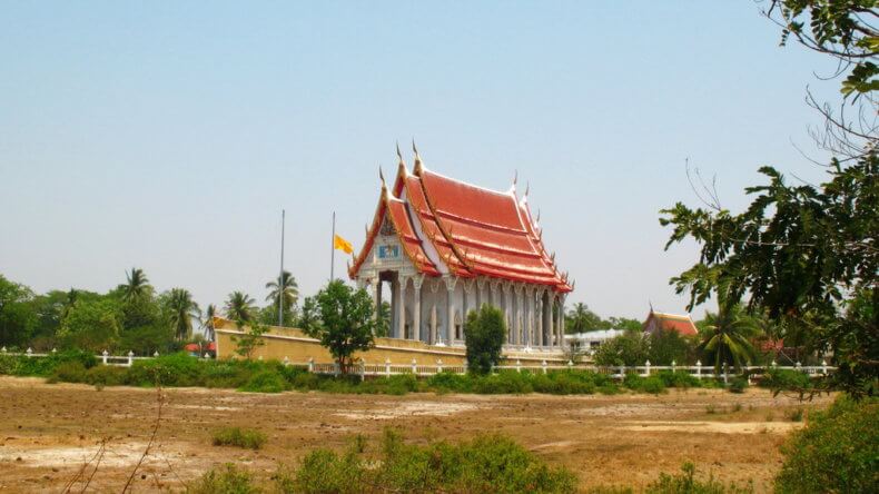 Корабль-храм Wat Ta Nod Luang в Хуа Хине
