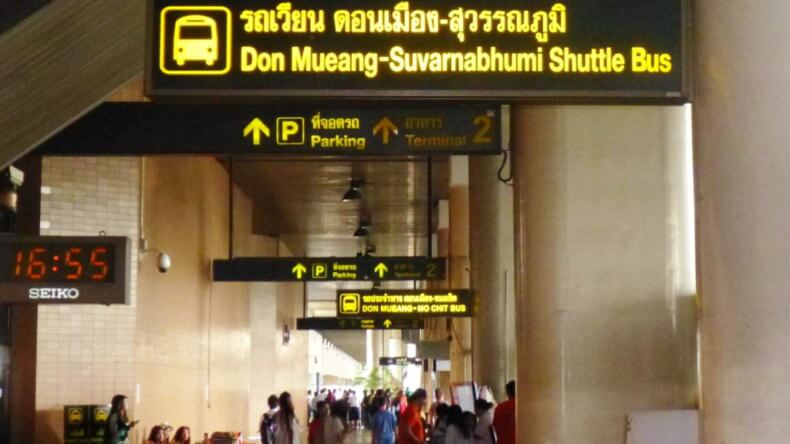 Аэропорт Дон Муанг в Бангкоке - указатели к автобусам